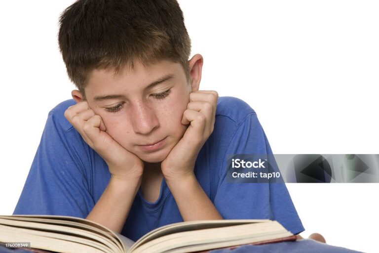 Bolehkan Memaksa Orang Lain Membaca Buku?